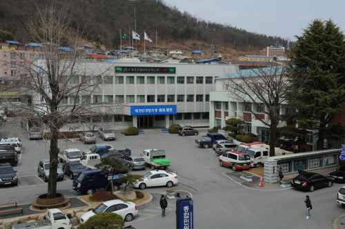 역마살 끼었나???지역 현안사업 뒷전인 채 언론사 및 사찰 찾아 절하기 바빠. 