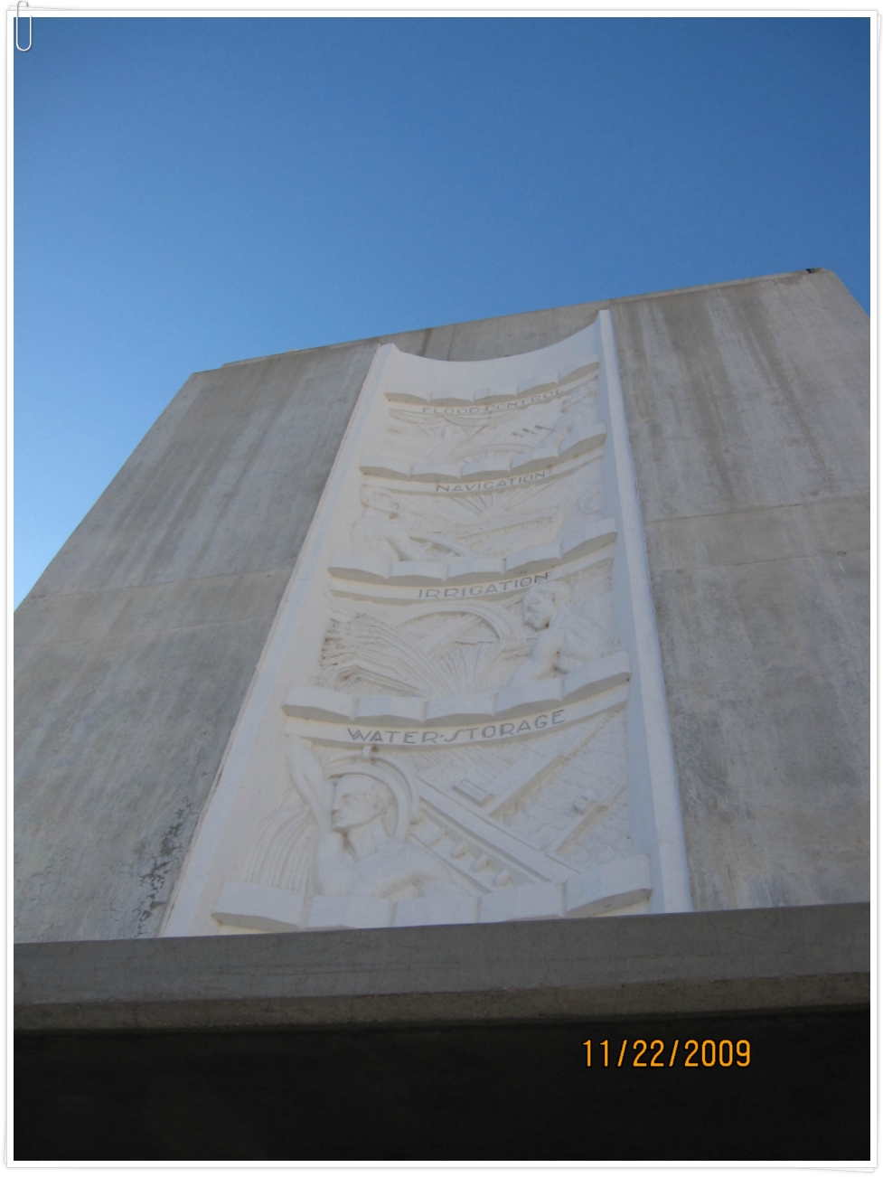 바이패스가 완공된 후버 댐(Hoover Dam)과 레이크 미드(Lake Mead)