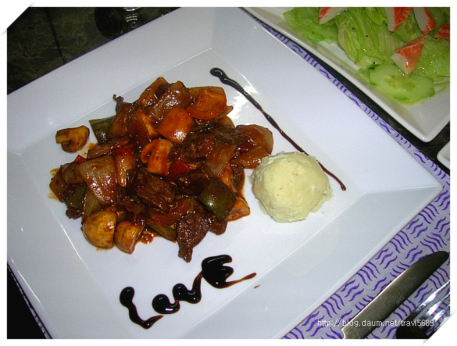 부드러운 소고기와 채소의 맛있는 만남, 찹스테크 