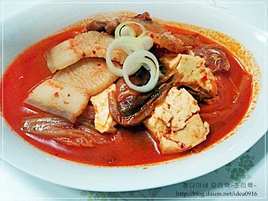 돼지고기 듬뿍 들어간 국가대표 김치찌개