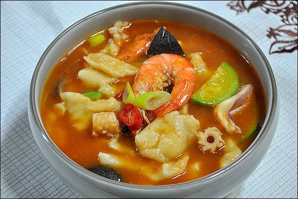 얼큰 해물수제비