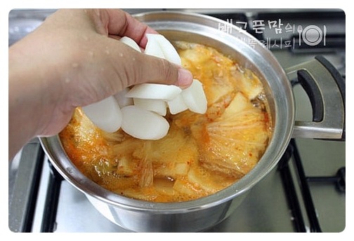 간단하게 끓이는...김치어묵 떡국.