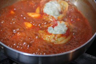 한입 먹으면 바로 중독이 되는 - 만두 떡볶이