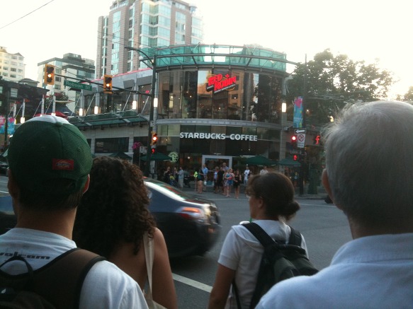 밴쿠버의 Robson St.거리 쇼핑과   한국 가게 모습