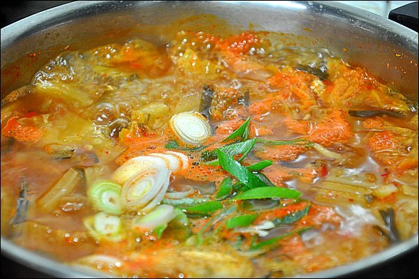 얼큰한 퓨전요리! 돈가스 김치찌개