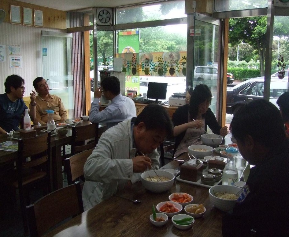 고기먹는국수 이미지