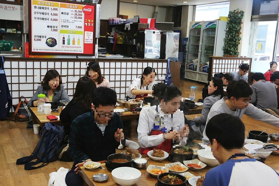 속 푼다는 개념 보다는 영양 보충이라는 개념의 뼈 해장국 / 대전 쌍용동 해장국 / 그래두 해장국