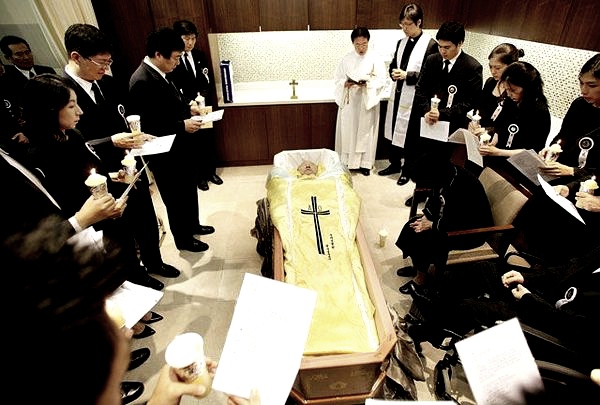 “늦게나마 참 좋은 분 만나 일생 뜻있게 살았어요” / 한겨레