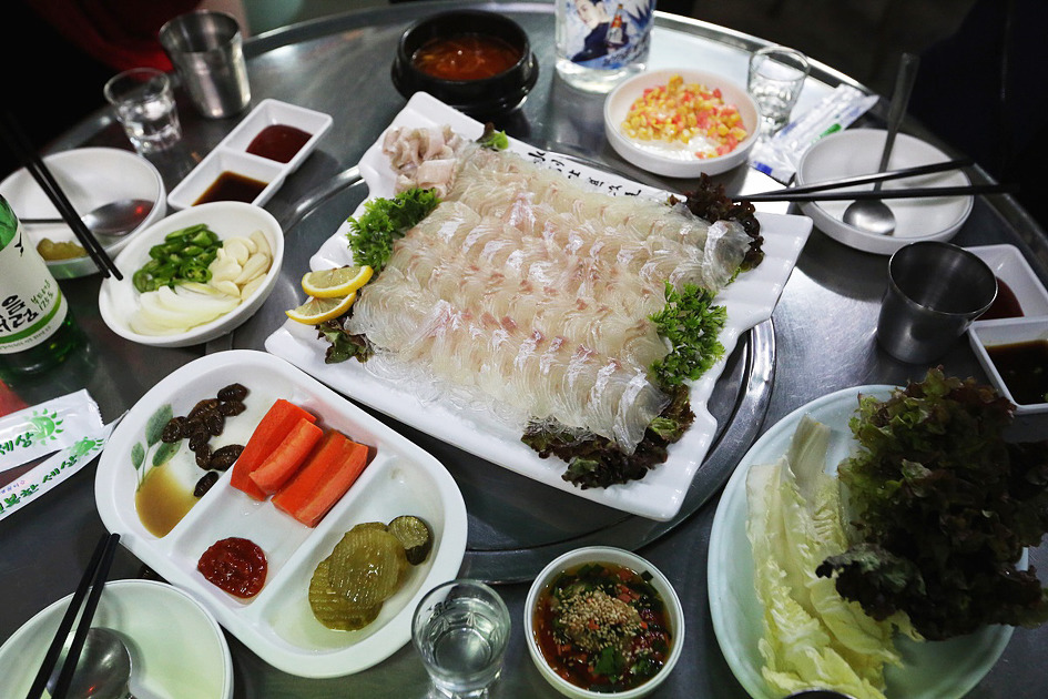 비타민과 철처한 아미노산의 섭취 / 안목항 횟집 바다소리