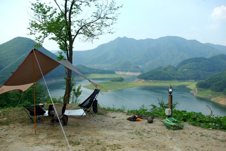 충주 퀸스타운캠핑장 천혜의 자연경관, 그러나 미완의 캠핑장