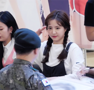 걸그룹 팬싸인회에 가면 볼수있는것.gif | 인스티즈