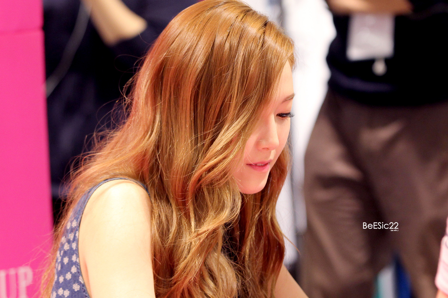 [PIC][14-06-2014]Jessica tham dự buổi fansign lần 2 cho thương hiệu "SOUP" vào trưa nay - Page 2 2613F94353DBA0640BA5C8