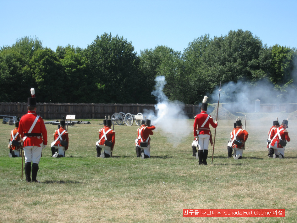캐나다 국립 유적지 'Fort George/조지요새' 그당시 영국군 보병과 포병의 화력시범 모습 [Niagara on the Lake여행6]