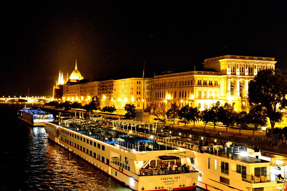 부다페스트 도나우 강변에서~