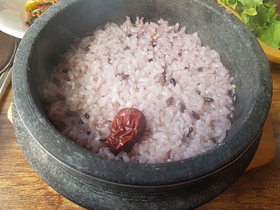 맛있는 점심식사로 기분 좋은 시간