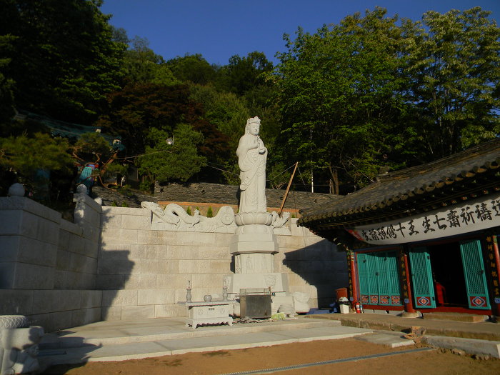 홍은동 백련산 백련사 (연분홍 연등의 고운 물결, 극락전, 괘불, 석조관음보살입상)
