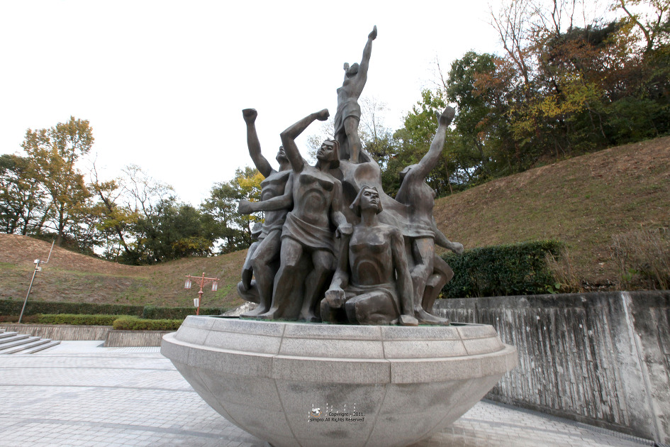 11월 3일 학생독립운동기념일을 맞아 참배한 광주서구 학생독립운동기념탑