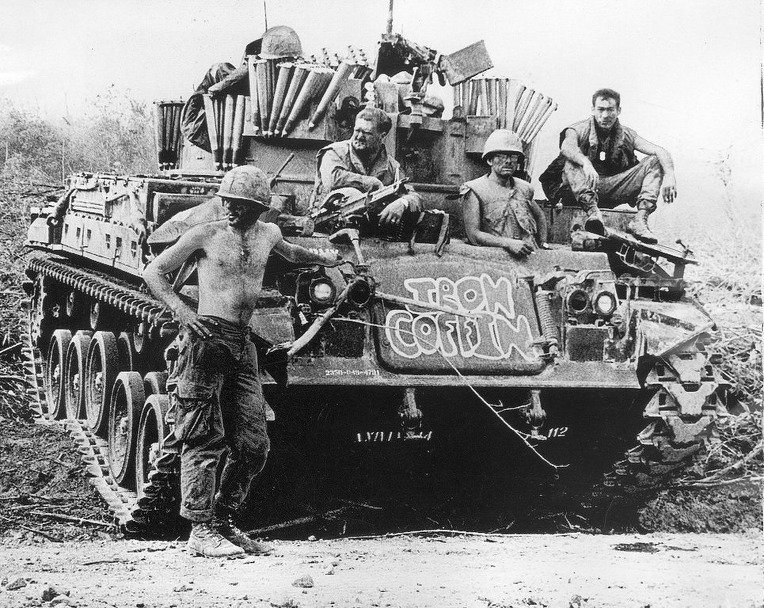 미군의 베트콩 킬러 무기였던 M42 더스터 대공 자주포- US Viet Cong Killer Weapon M42 Duster A.A Self propelled Gun 
