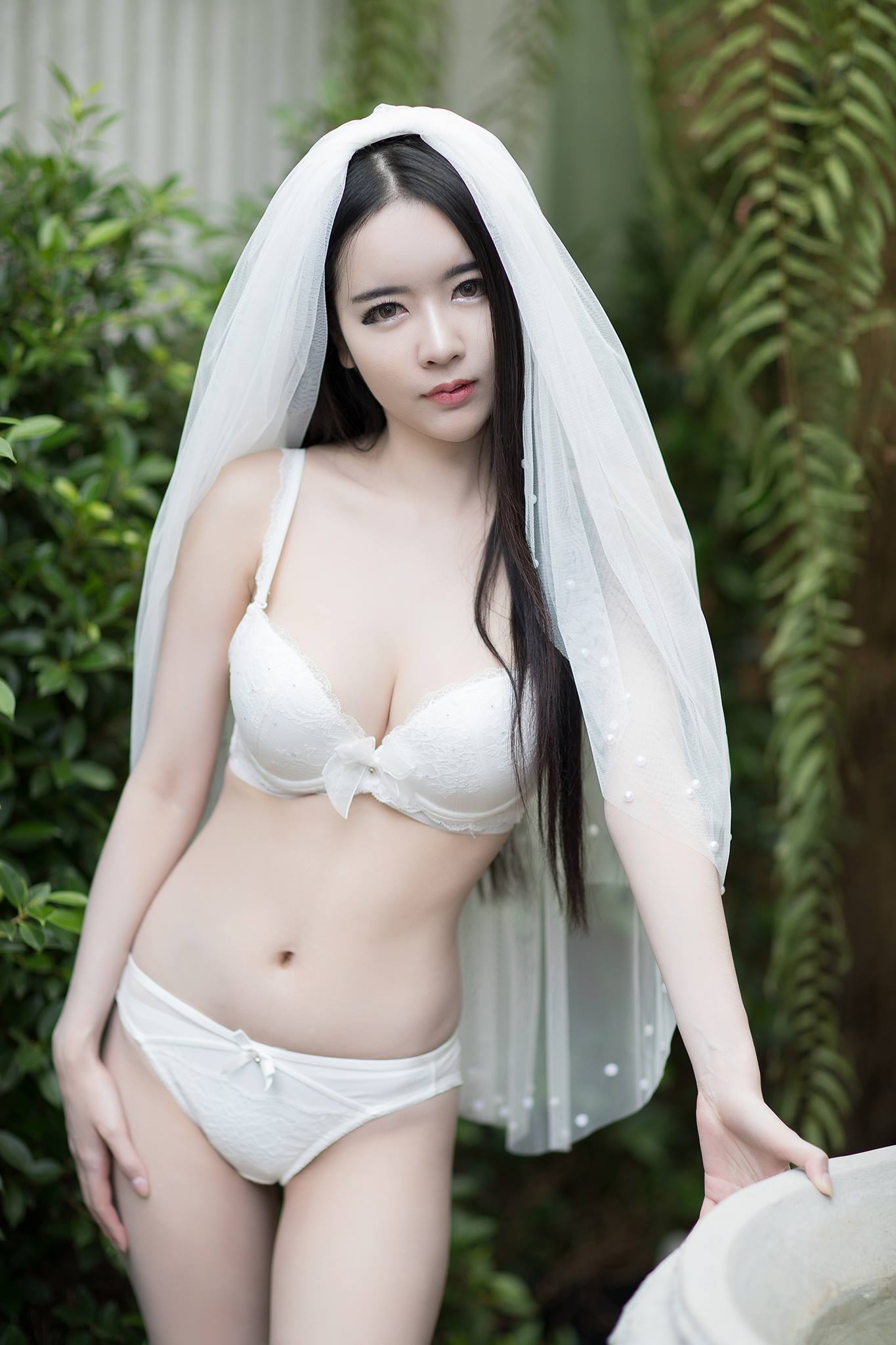 pure & hot lingerie Asian girl